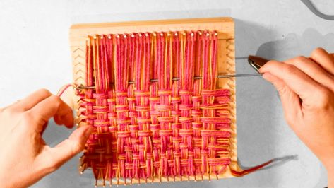 Tunisian Crochet, Diy Potholders, Potholder Loom, Tunisian Crochet Hook, Weaving Tutorial, Diy Holder, Loom Weaving, Pot Holder, Crochet Hook