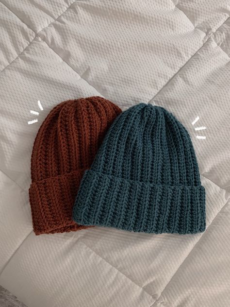 Cool Crochet Hats Free Pattern, Knitting Hat For Man, Bennies Hats Crochet, Knitting Gifts For Men, Cool Things To Crochet For Men, Crochet Skater Beanie, Crochet Hat Ideas For Men, Crochet Hat Mens, Crochet Male Gifts