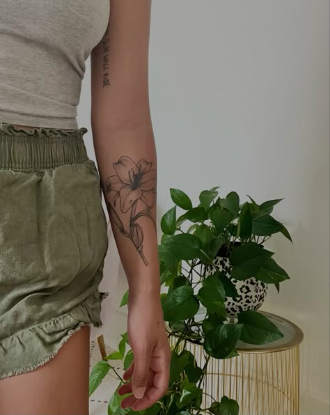 Types Of Flowers Tattoo, Arm Tattoo Flower, Lilly Tattoo, Floral Tattoo Ideas, Word Tattoos With Meaning, Word Tattoo Ideas, Indian Feather Tattoos, Cool Ear Tattoos, Lillies Tattoo