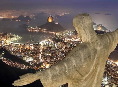 Corcovado, Rio de Janeiro, Brasil - Este é um dos morros mais conhecidos do mundo pela estátua do Cristo Redentor, de 38 metros de altura. Uma paisagem paradisíaca para brasileiros e estrangeiros (Foto: Reprodução/Blogblux) Brazil Life, Brazil Culture, Christ The Redeemer, Brazil Travel, Seven Wonders, World Photo, Future Travel, Pretty Places, Dream Destinations