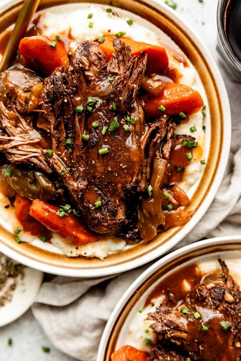 You don't need an expensive cut of beef to make a restaurant-worthy meal – this Red Wine Braised Beef recipe is proof! Slowly simmer beef chuck roast with red wine, vegetables, & herbs until it transforms into a succulent centerpiece complete with a built-in red wine sauce. Serve with creamy mashed potatoes for the best cozy dinner! (Slow cooker/Crockpot & Instant Pot directions provided.) #redwinebraisedbeef #redwinebeefroast #braisedbeef ##braisedbeefroast #beefroast #beefrecipes #dinnerideas Essen, Red Wine Beef Roast, Cooking Chuck Roast, Roast With Red Wine, Red Wine Braised Beef, Wine Braised Beef, Braised Beef Recipes, Chuck Roast Recipes, Best Pot Roast