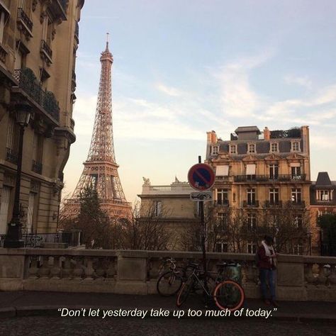 Torre Eiffel Paris, French Aesthetic, Paris Vibes, Paris Aesthetic, Living In Paris, Gap Year, Mon Cheri, The Eiffel Tower, City Aesthetic