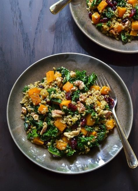 This roasted butternut squash freekeh salad is a delicious combination of fall squash, ancient grains, and tender kale. Easy. Healthy. Vegan. Freekeh Salad, Freekeh Recipes, Chard Recipes Healthy, Autumn Salad Recipes, Butternut Squash Salad, Chard Recipes, Squash Salad, Grain Salad, Diner Recept