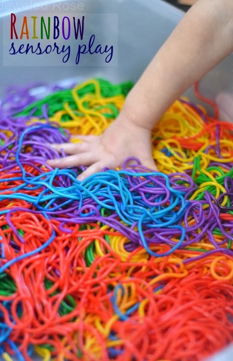 How to make rainbow dyed noodles for beautiful sensory play {Fun for St. Patrick's Day} Baby Zintuiglijk, Rainbow Spaghetti, Rainbow Sensory, Sensory Activity, Toddler Sensory, Sensory Table, Kids Sensory, Rainbow Theme, Sensory Bin