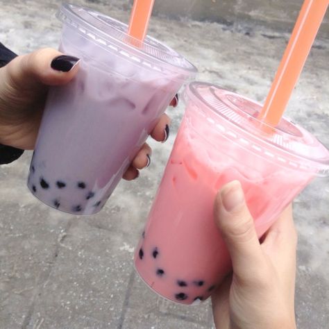 Pinterest: @ luxuryserenity Minuman Starbucks, Bubble Tea Boba, Tumblr Food, Boba Drink, Resep Diet, Bubble Milk Tea, Black Nail Polish, Black Nail, Boba Tea