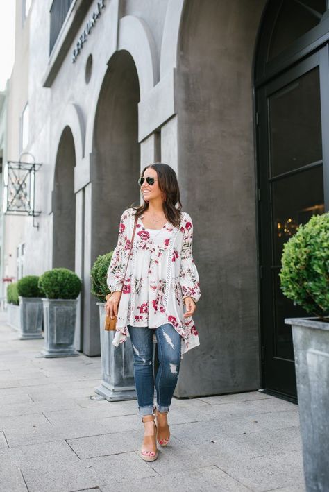 Summer Tunic Outfits, Long Tops With Jeans, Long Tunic Tops With Jeans, Tunic Outfit Ideas, Floral Tunic Outfit, Tunic Outfit Summer, Tunic Tops With Jeans, Tunic Tops Outfit, Stylish Tunic Tops