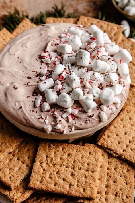 If you’re looking for an easy, delicious, sweet treat to share at holiday parties and gatherings, then this Hot Chocolate Dip is for you! Imagine all the flavors of hot cocoa in a creamy, yummy dip. Serve this sweet dip with your favorite cookies and crackers, fresh fruit, and more! Christmas Cannoli Dip, Desert Board Ideas Christmas, Hot Cocoa Dip Charcuterie Board, Hot Chocolate Cheesecake Dip, Snacks To Go With Hot Chocolate, Christmas Cool Whip Dip, Sweet Christmas Dip Recipes, Hot Coco Dip Recipe, Holiday Fruit Dip