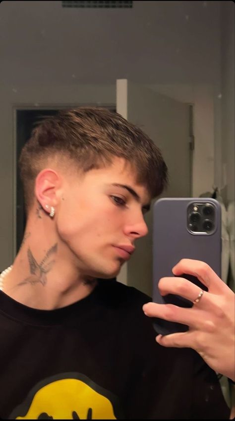 Mis Fade, Victor Perez, Guys Ear Piercings, Short Hair For Boys, Men's Piercings, Italian Hair, Mens Haircuts Short Hair, Guy Haircuts Long, Straight Black Hair