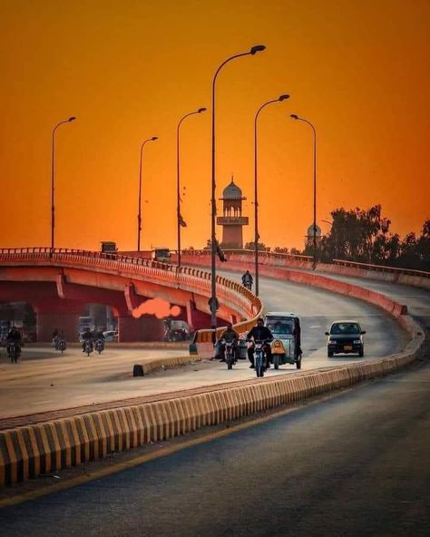 Karachi Aesthetic, Hyderabad Pakistan, Pakistan Wallpaper, Travel Pakistan, Quaid E Azam, Hijab Dp, Evening View, Desi Aesthetics, Beautiful Roads