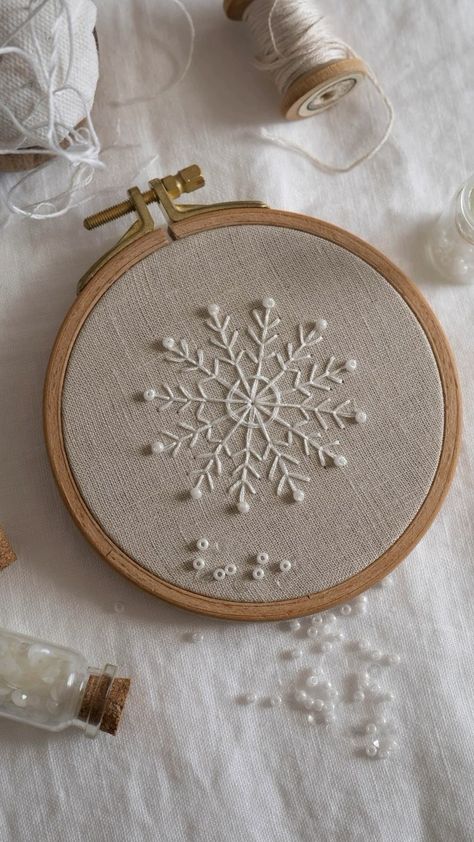 Snowflake Embroidery, Hand Embroidery Patterns Flowers, Embroidery Christmas, Have A Lovely Weekend, Sewing Embroidery Designs, Hand Embroidery Art, Snowflake Ornaments, Christmas Embroidery, Hand Embroidery Patterns