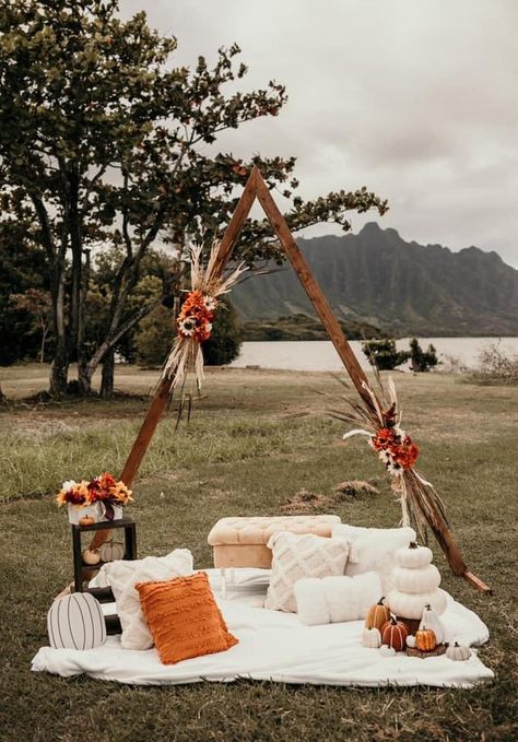 Fall Sessions Set Up Outdoor, Wooden Ladder Photo Shoot, Fall Family Mini Session Ideas, Diy Fall Mini Photo Shoots, Triangle Arch Fall Photoshoot, Boho Fall Mini Session Ideas, Indoor Fall Mini Session Ideas, Fall Family Photos Setup, Fall Outdoor Mini Session Ideas