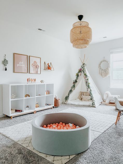 Bedroom Playroom Combo Small Spaces, Unisex Playroom Ideas, Toddler Bedroom And Playroom Combo, Infant Montessori Room, Home Playroom Ideas, Infant Playroom, Unisex Playroom, Toddler Bedroom Playroom, Boho Playroom