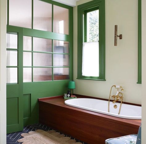 Green moldings, fluted glass, and wooden tub surround Bath Surround, Reeded Glass, London Kitchen, Bedroom Images, Brown Walls, Brown Furniture, Brown Interior, Flute Glass, Bathroom Reno