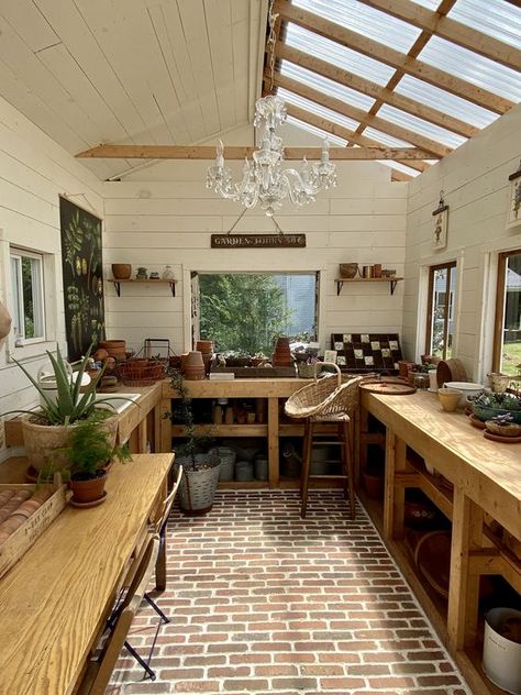 New Mexico Garden Ideas, Greenhouse Airbnb, Rustic Shed Interior, Homestead House Interior, She Shed Rustic, Potting Shed Interior Ideas, Garden For Small Spaces, Shed Interior Design Ideas, Potting Room