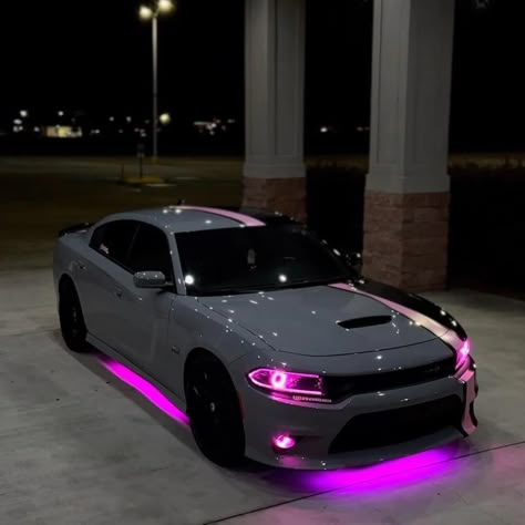 Charger Car Dodge, Car Wallpaper 4k Desktop, Car Meet Aesthetic, Car Hellcat, Hellcat Car, Hell Cat, Dodge Charger Hellcat, Car Meet, Dodge Challenger Hellcat