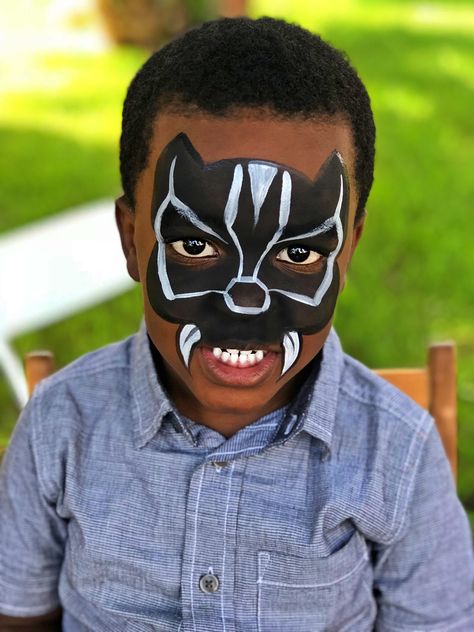 Black Panther Face Painting Black Panther Face Paint, Panther Face Paint, Black Panther Makeup, Superhero Face Painting, Black Panther Face, Panther Face, Black Face Paint, Face Painting For Boys, Face Painting Tutorials