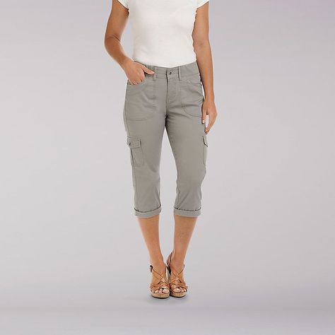 962e56a8a0b0420d87272a682bfd1e53desc49205652ri Jean Capri Outfits, Outfits For Petite, Capri Outfits, Cargo Capris, Teacher Clothes, Jeans Outfit Summer, Womens Capri Pants, Clothes Casual, Womens Capris