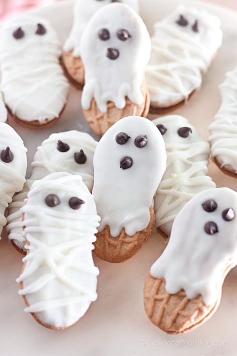 These spooky Nutter Butter ghosts and mummies are perfect for Halloween parties or trick-or-treating. All you need are 3 simple ingredients to make these cute decorated Halloween cookies! Nutter Butter Halloween, Halloween Food Ideas For Kids, Easy Halloween Desserts, Food Ideas For Kids, Mummy Cookies, Easy Halloween Cookies, Halloween Food Ideas, Monster Cookies Recipe, Kids Halloween Food