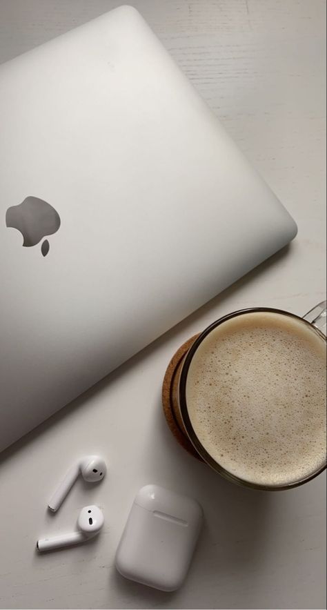 Macbook And Coffee Aesthetic, Minimal Desk Aesthetic, Consultant Aesthetic, Cream Aesthetic, Images Esthétiques, Aesthetic Coffee, Foto Ideas Instagram, Beige Aesthetic, Branding Photoshoot