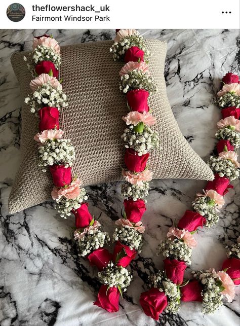 Wedding Garlands Indian, Wedding Mala Rose, Varmala Designs, Groom Mala, Rose Garland Wedding, Wedding Mala, Diwali Home Decor, Home Decor Diwali, Flower Garland Diy