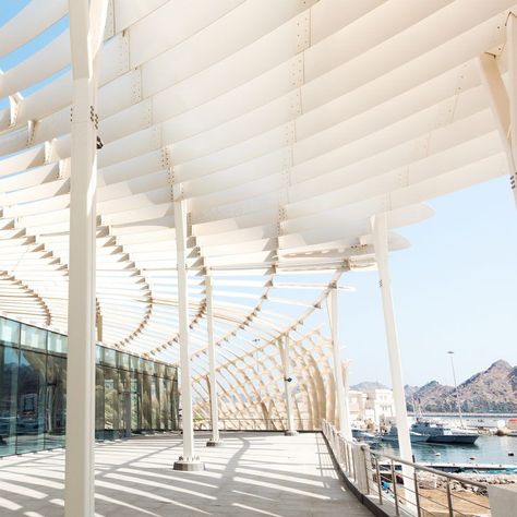 Snøhetta's Muttrah Fish Market features slatted canopy inspired by Arabic calligraphy Assemblage Architecture, Market Canopy, Norwegian Architecture, Canopy Architecture, British Architecture, Passive Design, Zaha Hadid Architects, Fish Market, Outdoor Food