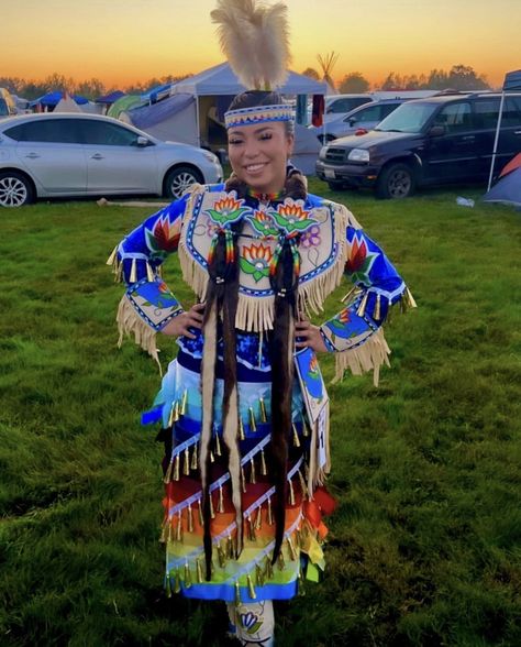 Native Jingle Dress Powwow Regalia, Indigenous Regalia, Indigenous Outfit Ideas, Jingle Dress Regalia Beadwork, Jingle Dress Regalia Pattern, Native American Fancy Shawl Regalia, Native Regalia, Pow Wow Regalia, Jingle Dress Pattern