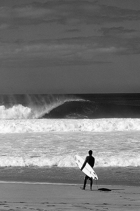 Under Pressure surf image of a surfer holding a surfboard on the beach at Pipeline located on the North Shore of Oahu in Hawaii. Come And Get Me, Surfer Vibes, Surfing Aesthetic, Surf Aesthetic, Surf Vibes, Surfing Pictures, Photo Mural, Surfing Photography, Surf Life