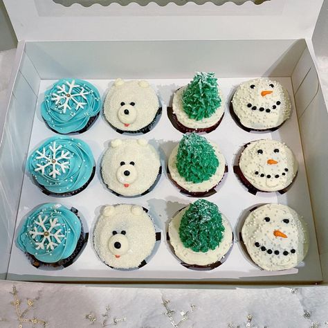 Melting Snowman Cupcakes, Winter Wonderland Cupcake Ideas, Winter Cupcake Decorating Ideas, Christmas Bakesale, Snowman Competition, Snow Cupcakes, Winter Wonderland Cupcakes, Snow Globe Cupcakes, Christmas Cupcake Cake