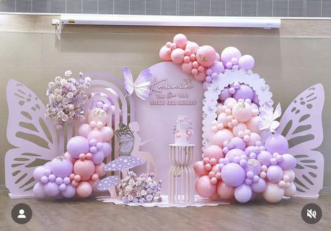 Butterfly Balloons Arch, Butterfly Wood Backdrop, Butterfly Purple Themed Birthday Party, Butterfly Themed Backdrop Ideas, Butterfly Themes For Birthdays, Fairy Theme Birthday Decoration, 18th Birthday Butterfly Theme, Butterfly Themed Decorations, Butterfly Balloon Backdrop