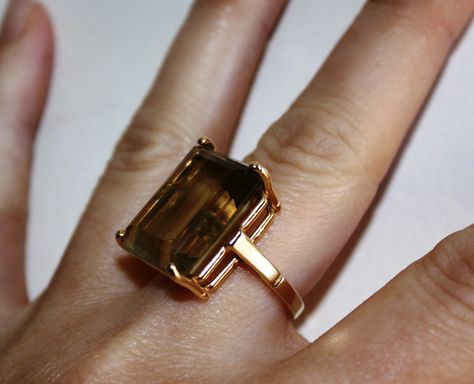 Mine ;) 12carat smokey topaz cocktail ring set in 14ct gold Smokey Topaz Ring, Kei Jewelry, Topaz Cocktail Ring, Hand Jewelry Rings, Gold Finger Rings, Emerald Ring Vintage, Gold Jewelry Simple Necklace, Colored Stone Rings, Mens Rings Fashion