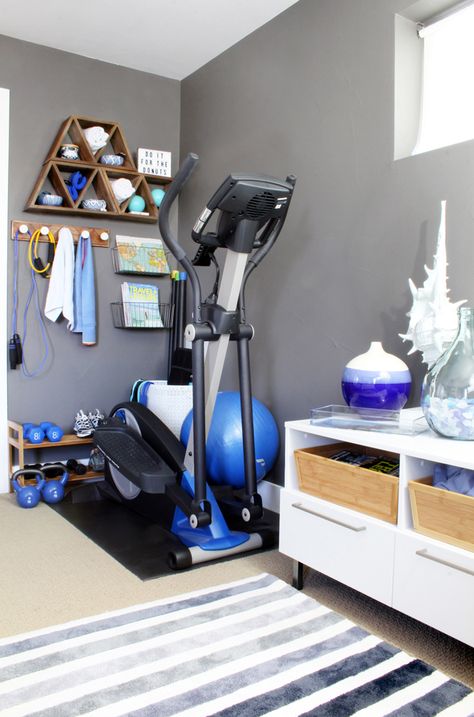 Home Gym Ideas - small space, big style! Turn a corner into a mini-home gym with creative storage hacks. Tips for exercise room decor that's more spa-like than locker room! #organize #homegym #exercise #organizedhome #fitness Home Gym Small Space, Exercise Room Decor, Small Home Gyms, Home Gym Ideas, Small Home Gym, Workout Room Home, Casa Clean, Gym Room At Home, Home Gym Decor