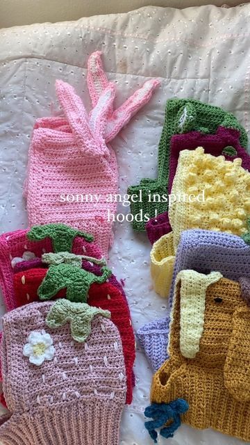 Sonny Angel Crochet Hat, Small Crochet Trinkets, Fun Crochet Hat Patterns Free, Sonny Angel Crochet Clothes, Free Written Crochet Patterns, Crochet Smiski, Crochet Little Things, Creative Crochet Projects, Crochet Winter Ideas