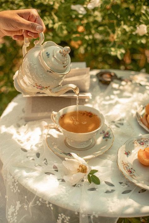 Deco Champetre, Cottage Aesthetic, Cottage Core Aesthetic, Cottagecore Aesthetic, + Core + Aesthetic, Spring Vibes, High Tea, Aesthetic Photo, Aesthetic Food