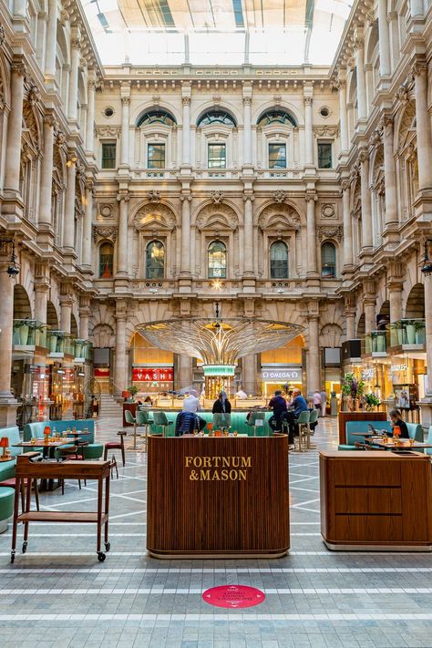 Instagrammable Restaurant, Oxford Street London, Central Courtyard, Restaurant In London, London Tea, Harrods London, Wicker Hamper, London Guide, Outdoor Terrace