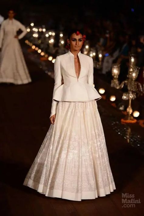 White Indian Outfit, India Fashion Week, Rohit Bal, Lehenga Blouse, Indian Couture, Lakme Fashion Week, Milan Fashion Weeks, Street Style Paris, Indian Attire