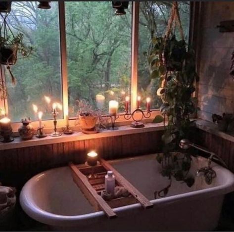 Boho Bathrooms, Interior Design Guidelines, Romantic Bathrooms, Living Bathroom, Boho Lifestyle, College Ideas, Aesthetic Bathroom, Bathtub Design, Country Cottage Decor