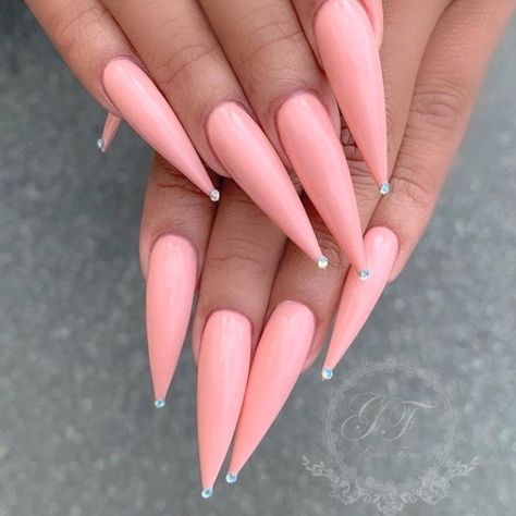 Plain Stiletto Nails, Nails Plain Color, Acrylic Stiletto Nails, Nails Plain, Nails Art Ideas, Stiletto Nail Art, Modern Nails, Stiletto Nails Designs, Almond Shape Nails