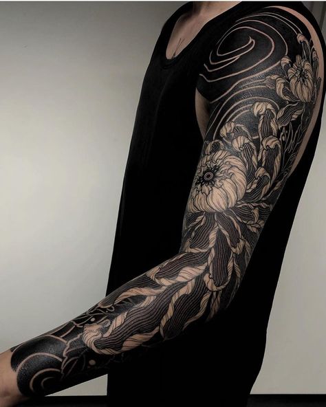 Negative Tattoo, Blast Over Tattoo, Black Sleeve Tattoo, Cover Up Tattoos For Women, Negative Space Tattoo, Blackout Tattoo, Floral Tattoo Sleeve, Парные Тату, Arm Sleeve Tattoos