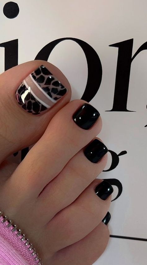 Punk Toenails, Black Toenail Designs Pedicures, September Pedicure Ideas, White And Black Toe Nails, End Of Summer Pedicure, Trending Toe Nail Colors 2024, Nail Feet Design, Toenail Art Designs Easy, Footnail Art Designs