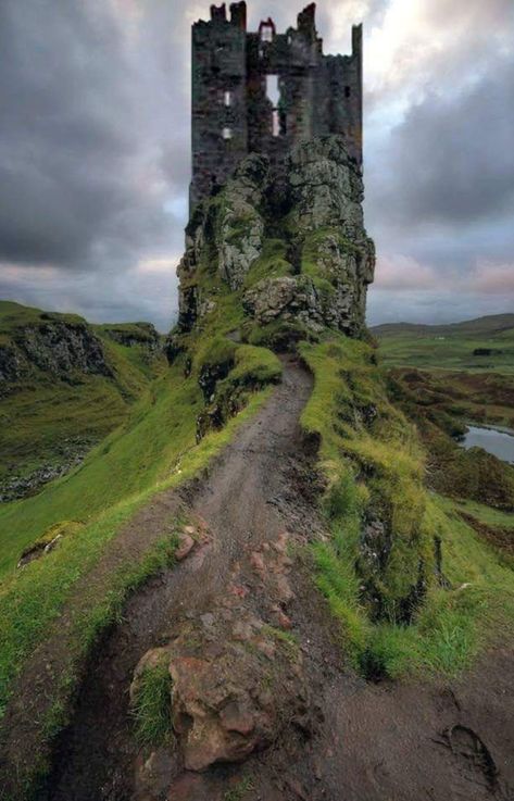 Tracy Hogan on Twitter: "Abandoned on the Isle of Skye, Scotland.… " Castle In Ruins, Ruined Castle, Sky Castle, Ancient Castle, Fairy Glen, Abandoned Castles, Skye Scotland, Scottish Castles, Castle Ruins