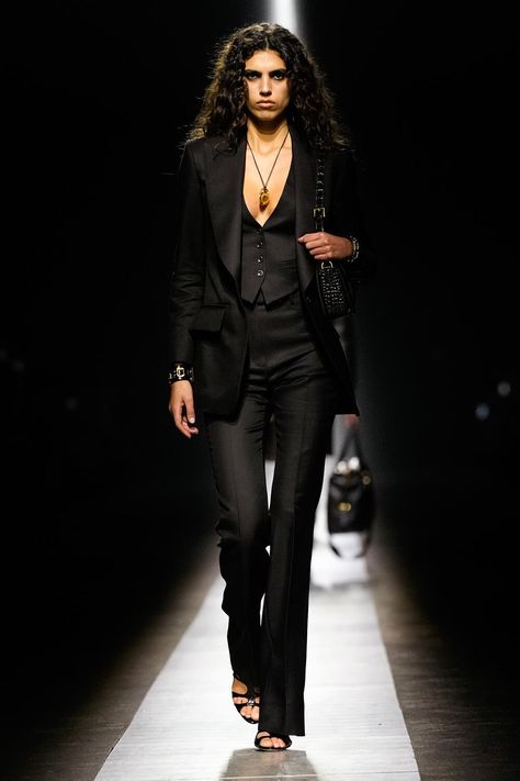 Tom Ford Womenswear, Tom Ford 2024, Tom Ford Aesthetic, Witch Aesthetic Fashion, Tom Ford Runway, Dark Feminine Style, Ralph Lauren Runway, Tom Ford Fashion, Nighttime Outfits