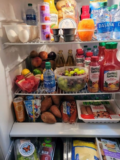 Food In Fridge Aesthetic, Healthy Pantry Aesthetic, Foodstuffs In Fridge, Full Refrigerator Food, Food Stuff In Fridge, Fridge Food Ideas, Food Format, Apartment Fridge, Food In Fridge