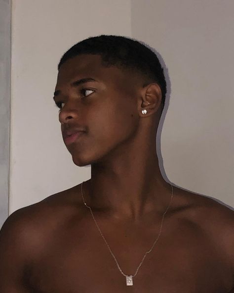 Jv Coutinho on Instagram: “😶‍🌫️” Cute Dark Skin Boys, My Type In Men, Korean Haircut Short, Photo Selfie Ideas, Brown Skin Boys, Teen Titans Outfits, Black Selfie, Men Selfie, Boy Selfie