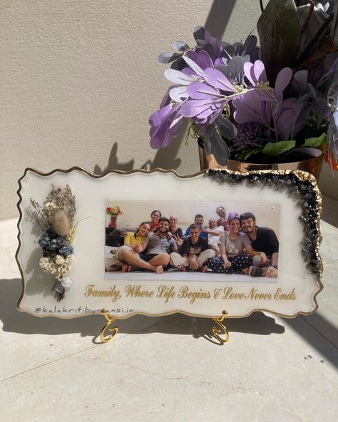 “When family gets together, we can solve every negative thing arrives 🦋👍🏻!! “ (📍last video for details) Give your family this beautiful frame with the memory photo of your togetherness ❤️!! Dm us for order 💖! #familygifts #resingifts #familyoccasion #giftforfamily #resinframeideas #familygiftideas #ideas #standingframe #resingifts #resingiftideas #giftinbudget #uniquegifts #ａｅｓｔｈｅｔｉｃ #reelsinstagram #transition #arttransition #transitipnreel #reelitfeelit #supportsmallbusiness #smallbusi... Resin Art Pictures Diy Photo, Resin Family Photo Frame, Epoxy Resin Photo Frame, Epoxy Photo Frames, Epoxy Resin Picture Frame, Family Frame Ideas, Resin Art Projects, Family Photo Frame Ideas, Photo Resin Art