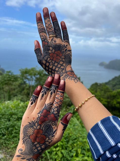 Henna, Mehndi and Jagua Gel. Two toned henna. 2023 Jagua Henna Designs Simple, Henna And Jagua, Jagua Henna Tattoo, Jagua Gel Henna, Jagua Gel Tattoo, Jagua Henna Designs, Japanese Henna, Jagua Design, Henna 2023