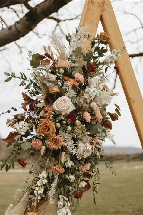 Fall Ceremony Arch, Fall Outdoor Ceremony, Arbor Flowers, Fall Wedding Arches, Rustic Glam Wedding, Wedding Alters, Floral Arch Wedding, Wedding Bouquets Bride, Wedding Arch Flowers