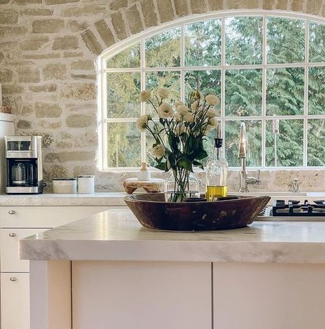 European Stone - Seeking Lavender Lane European Farmhouse Kitchen, Stone Backsplash Kitchen, Stone Walls Interior, European Cottage, European Kitchens, European Farmhouse, Stone Backsplash, Stone Kitchen, Classic Kitchen