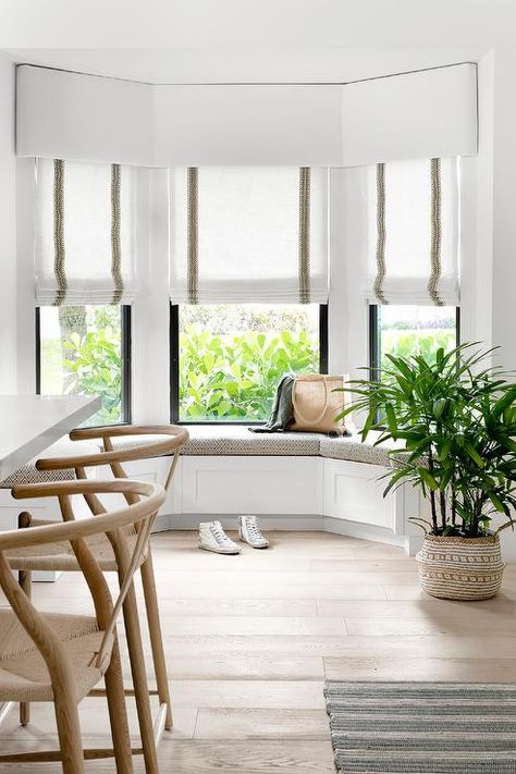 How To Decorate A Bay Window, Decorating A Bay Window, Built In Kitchen Bench, Bay Window Dining, Bay Window Benches, Bay Window Living Room, Saarinen Dining Table, Kitchen Bay Window, Bay Window Seat