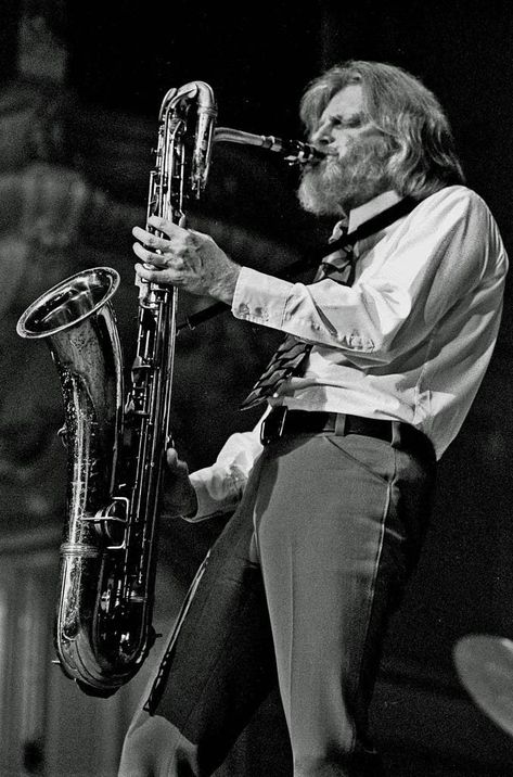 Bari Sax, Gerry Mulligan, Arte Jazz, Jazz Saxophonist, Baritone Sax, Jazz Players, Live Music Photography, Saxophone Players, Sanaa Lathan