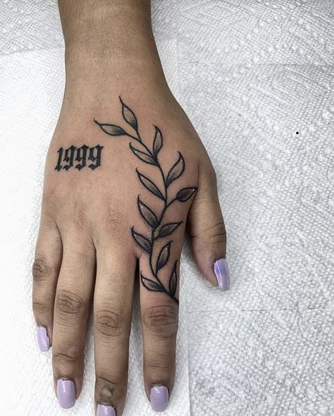 Nature Hand Tattoos For Women, Side Finger Tattoos, Side Hand Tattoos, Thumb Tattoos, Tato Henna, Knuckle Tattoos, Hand Tattoos For Girls, Pretty Hand Tattoos, Tasteful Tattoos